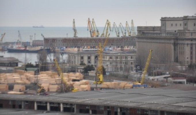 Ponta susţine că Băsescu este cel care are interese personale la Portul Constanţa
